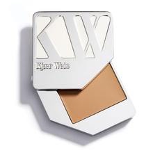 Foundation - Just Sheer Kjaer Weis - Just Sheer Foundation cream