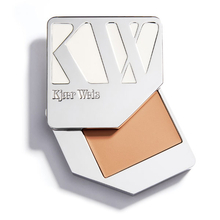 Foundation - Feathery Kjaer Weis - Feathery Foundation cream