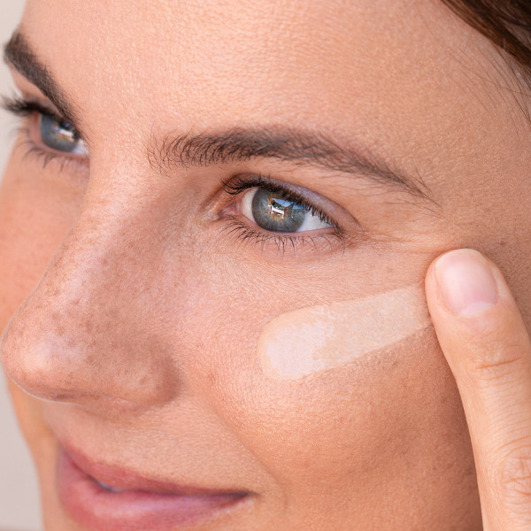 LE PURE - Perfecting Illumination - Natural Glow moisturising foundation
