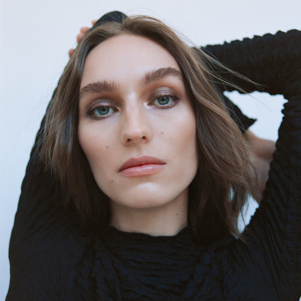 Manasi 7 - Captivating Essentials - Limited Edition Box Manasi 7 - Captivating Essentials - Limited Edition Box