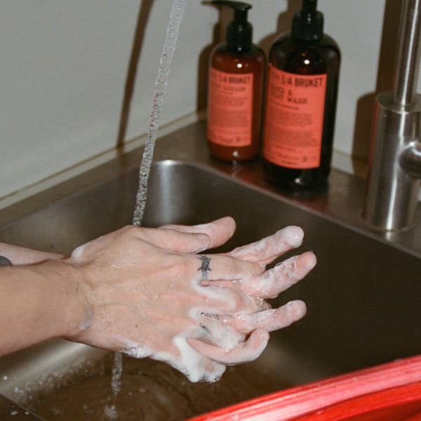 L:a Bruket - Hand & Body Wash Rhubarb & Geranium 339 L:a Bruket - Hand & Body Wash Rhubarb & Geranium 339