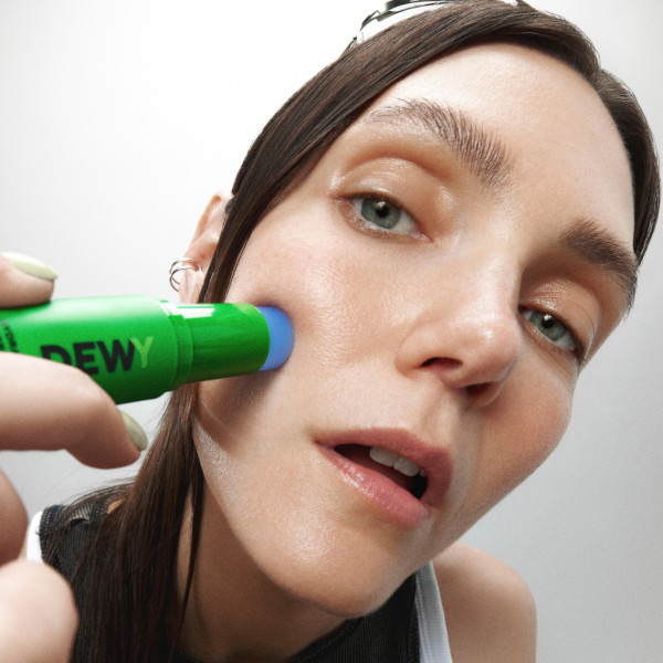 Madara - DEWY Hydra Caffeine Serum Stick Madara - DEWY Hydra Caffeine Serum Stick